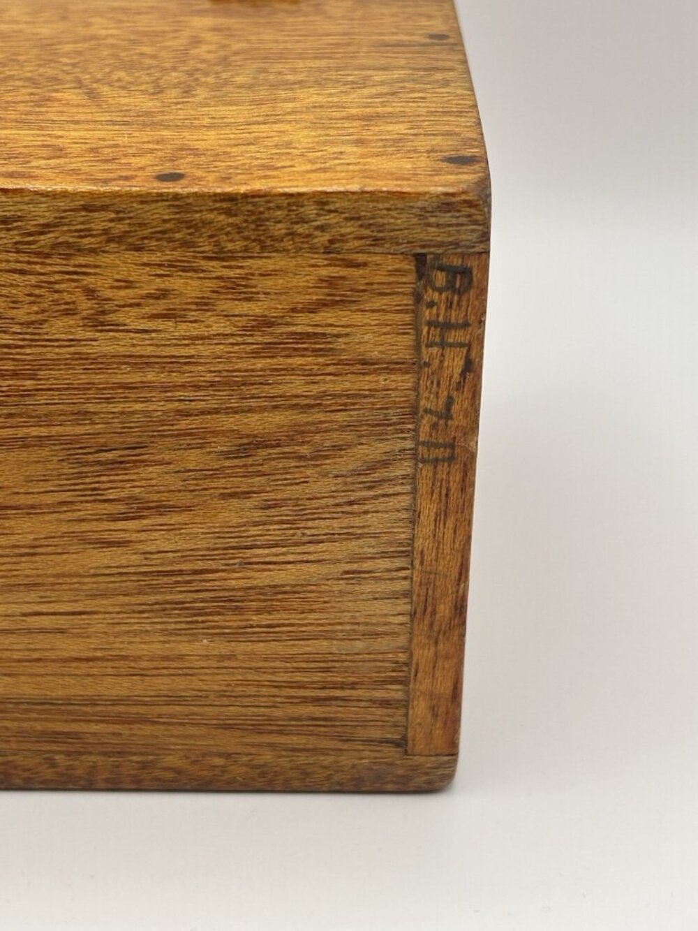 Vintage Wooden Recipe Box Red Felt Lined Hinged Lid Mid Century Kitchen - Picture 11 of 11